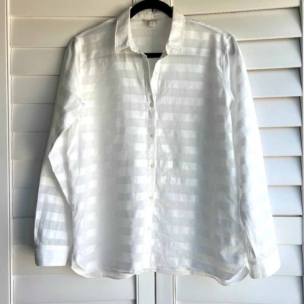 Gap white button down long sleeve shirt